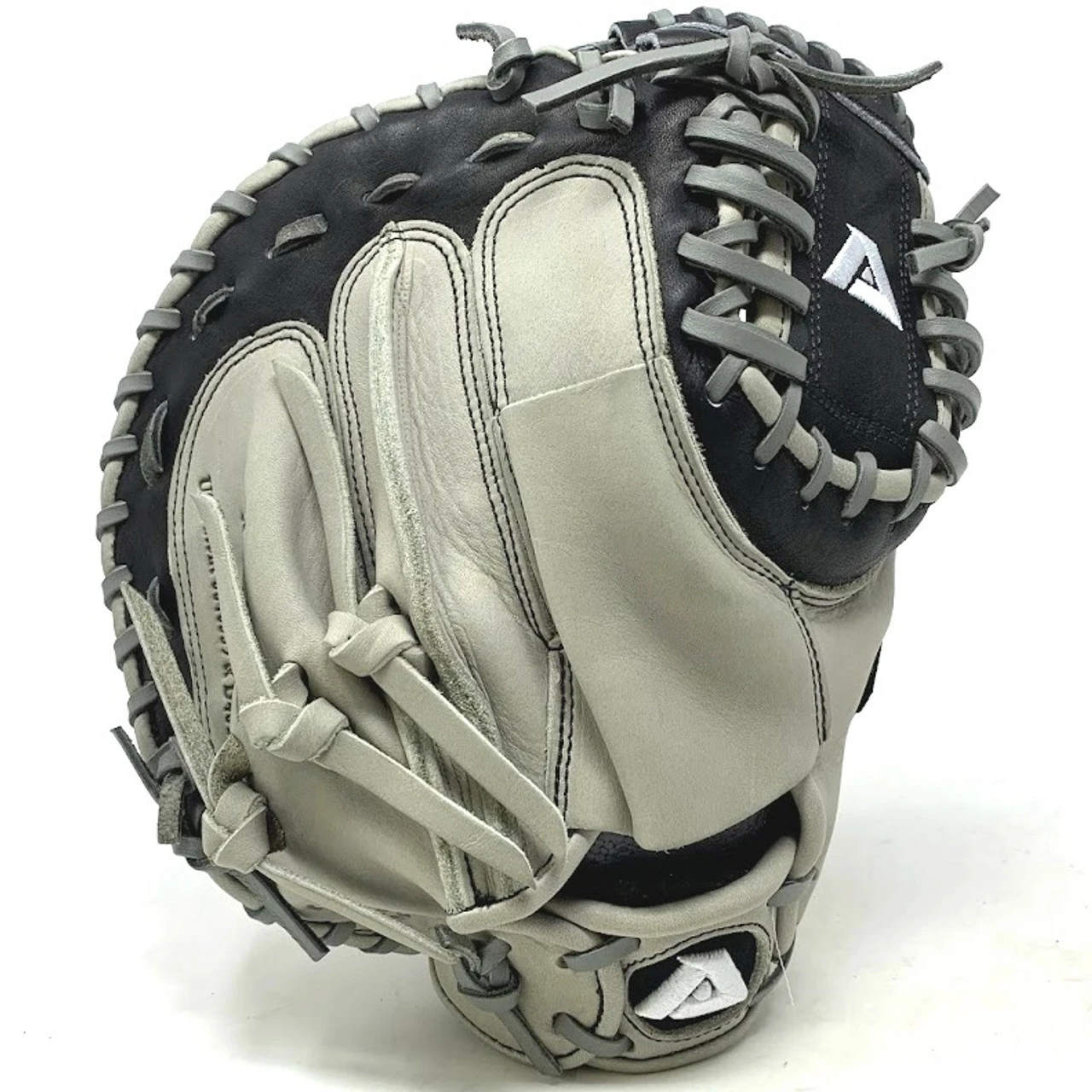 Akadema Torino APM42 Catchers Mitt 32.5 Right Hand Throw 4 Akadema Torino APM42 Catchers Mitt 32.5 Right Hand Throw - Image 4