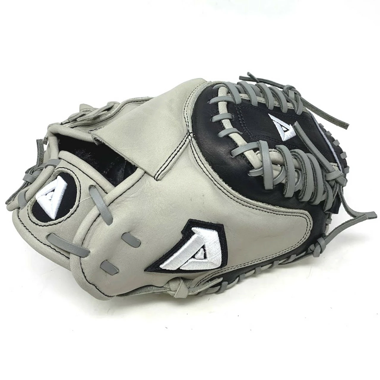 Akadema Torino APM42 Catchers Mitt 32.5 Right Hand Throw 2 Akadema Torino APM42 Catchers Mitt 32.5 Right Hand Throw - Image 2